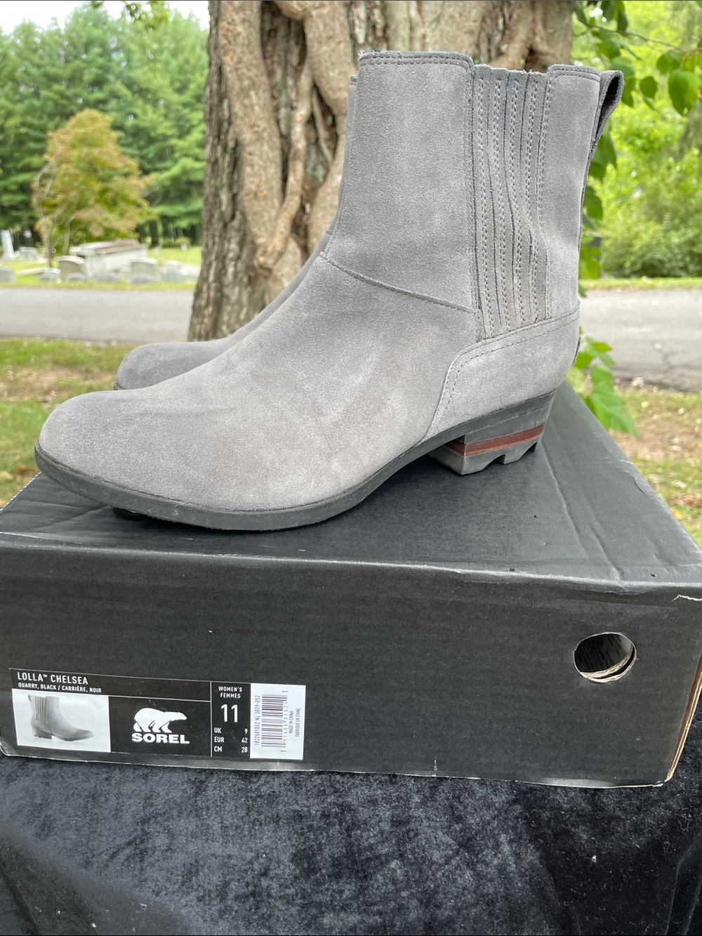 Sorel Gray Suede Lolla Chelsea Ankle Boots
Waterproof!  Worn One time! Comfy!😎